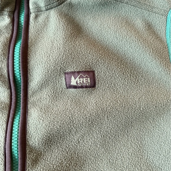 REI Women’s Fleece Jacket - Picture 3 of 4